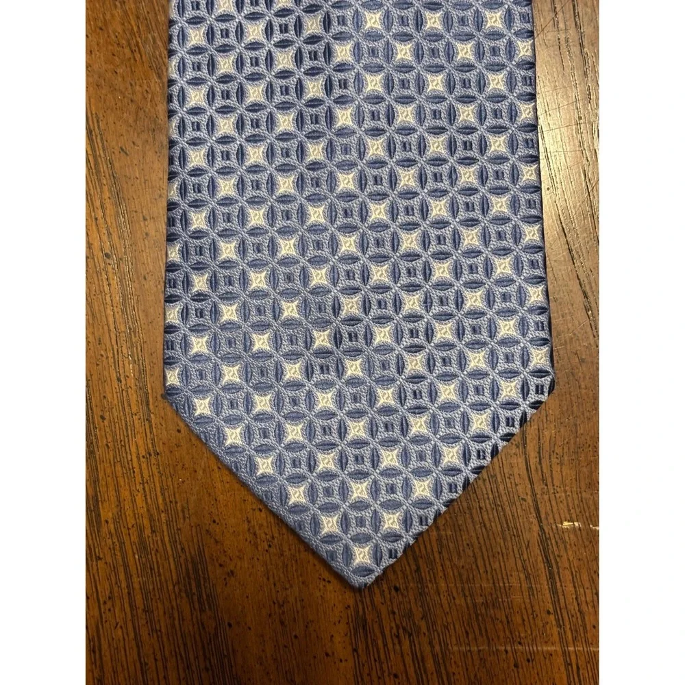 Jones New York Mens Blue White Geometric‎ Medallion 100% Silk Necktie USA Made